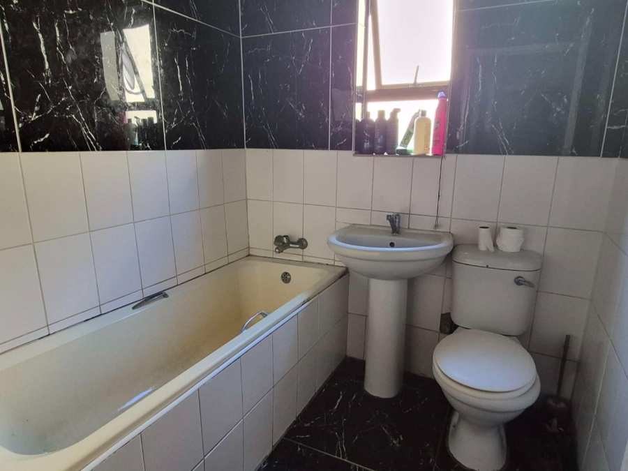 3 Bedroom Property for Sale in Zwide Eastern Cape